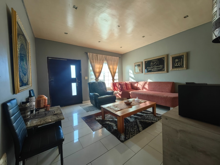 8 Bedroom Property for Sale in Belgravia Western Cape